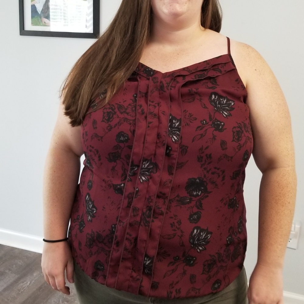 🐻‍❄️ Red and black flower sleeveless shirt
